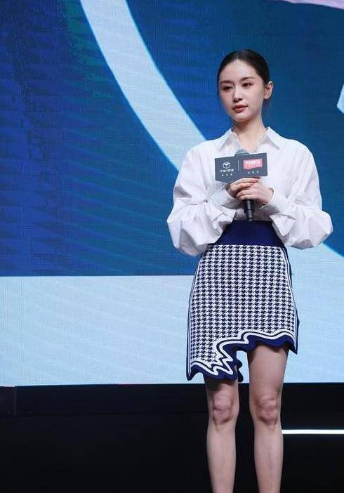 设计|王子文胆子不小,1米59敢穿显腿短的靴子,还好红色连体裤加分了