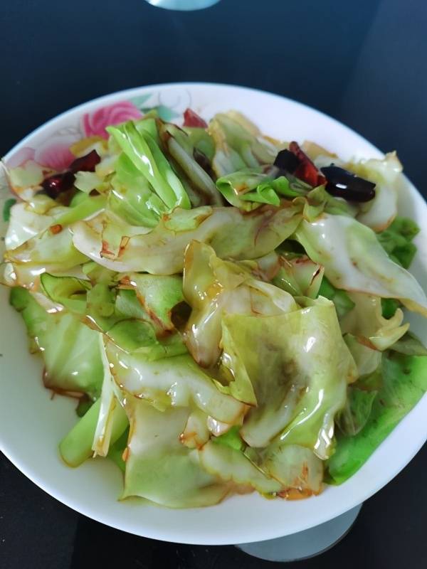 手撕包菜当然要手撕手撕随便撕手撕包菜的做法生抽适量