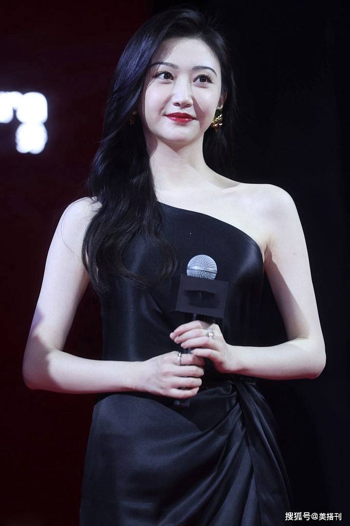 活动|景甜美貌被高估了？最新生图脸肿法令纹明显，网友：皮肤白加分了