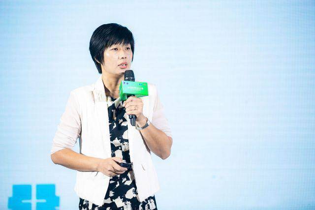 她是羽毛球奥运冠军,嫁大4岁教练,如今40岁变气质型"女强人"_孙甜甜