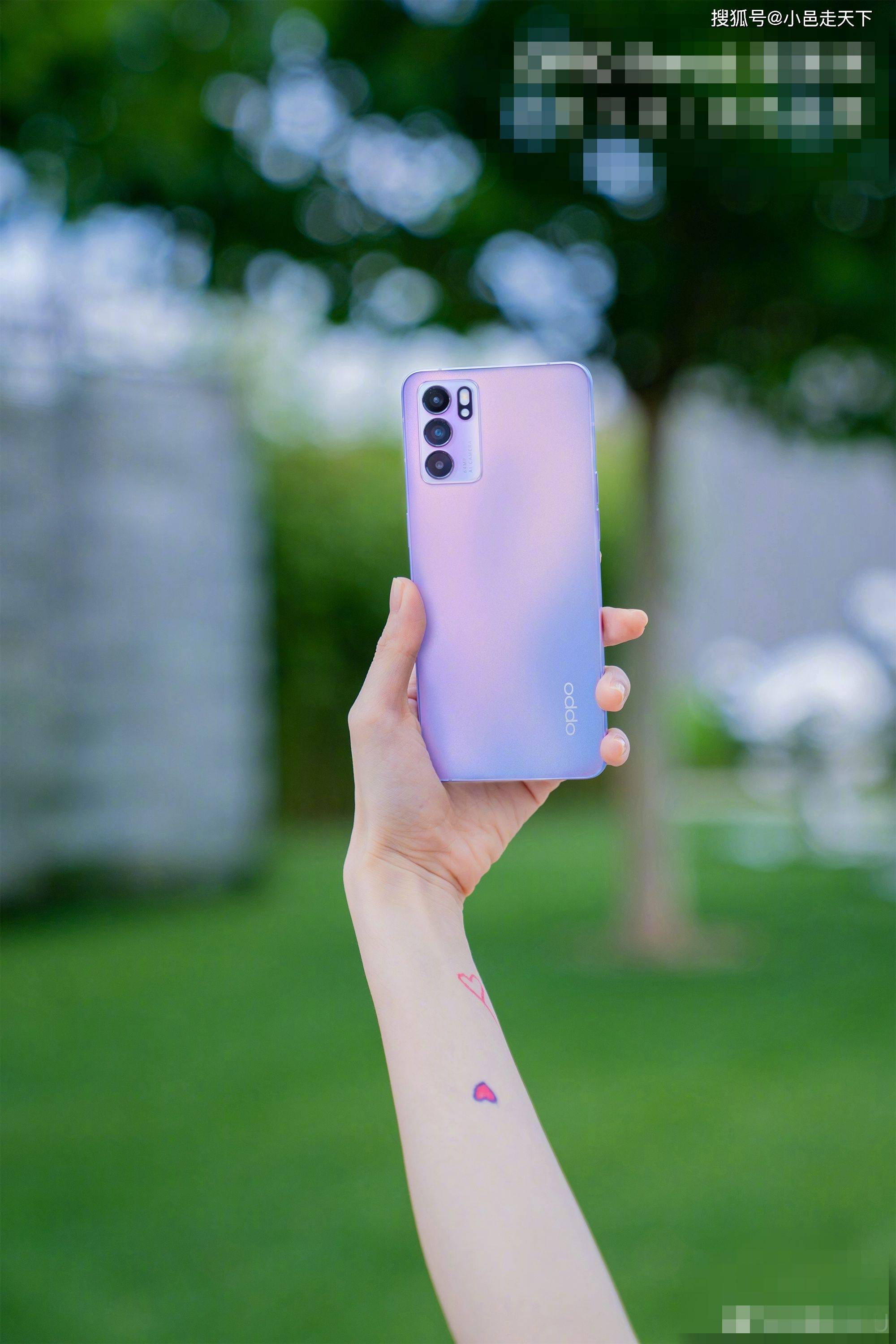 徐璐双马尾白色长裙性感写真