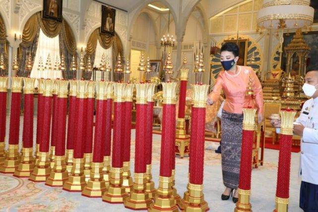 身材|泰国嫡长公主预热颂妃生辰!衬衫搭半裙似明媚少女,剪寸头太飒了