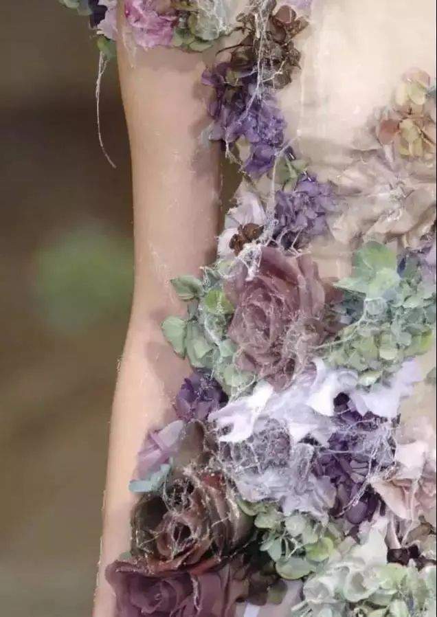 一生一世|蝴蝶堂 | AERENEY：花卉里，藏着时髦的夏天