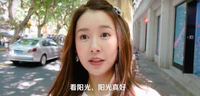 原创张子萱现身上海看展分享vlog陈赫女儿都出境一家四口温馨互动
