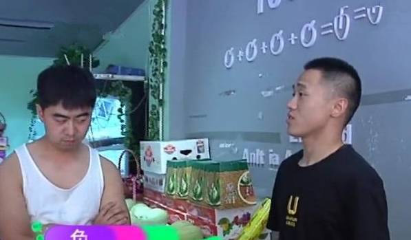 果业|母亲给2岁孩子买零食，吃到一半发现里面有异物，母亲：太恶心了