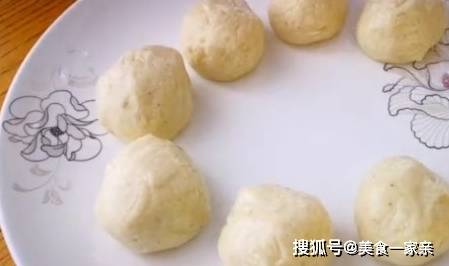 土豆泥做丸子 048f5b1bf9204c0b88d2b15df7884190.jpeg