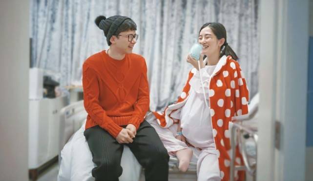 夫妻俩|陪谢娜生产停工四个半月，张杰首次公开露面录节目，将做客《快本》