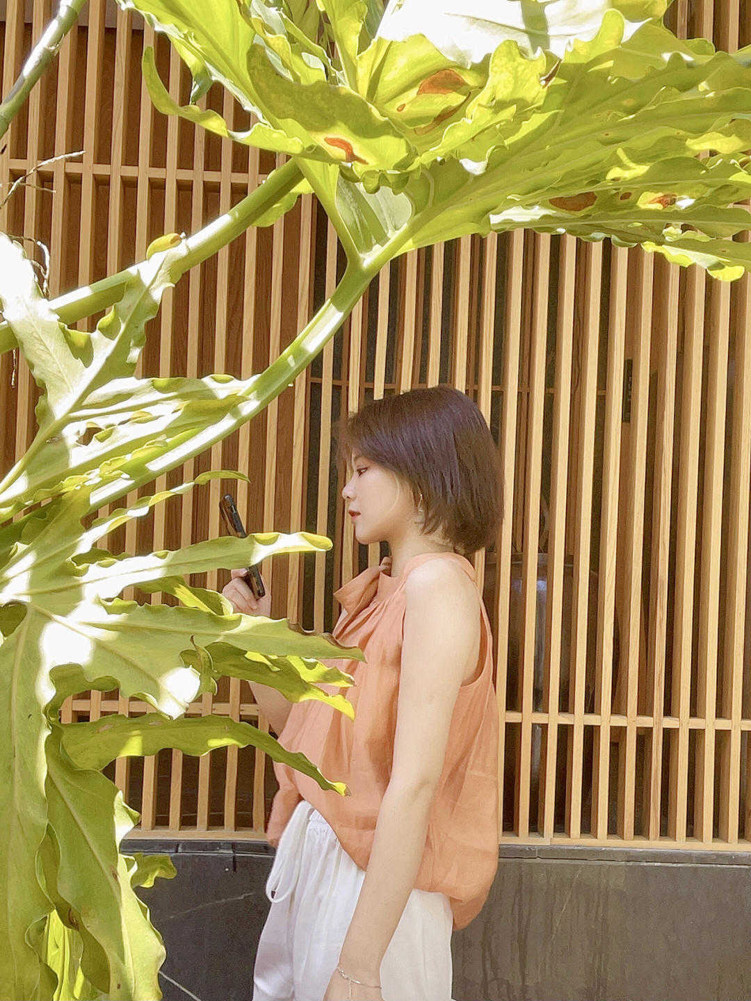 感觉|158cm女孩子却穿出高级感，衬衫搭配半身裙显高显瘦，还精致时髦