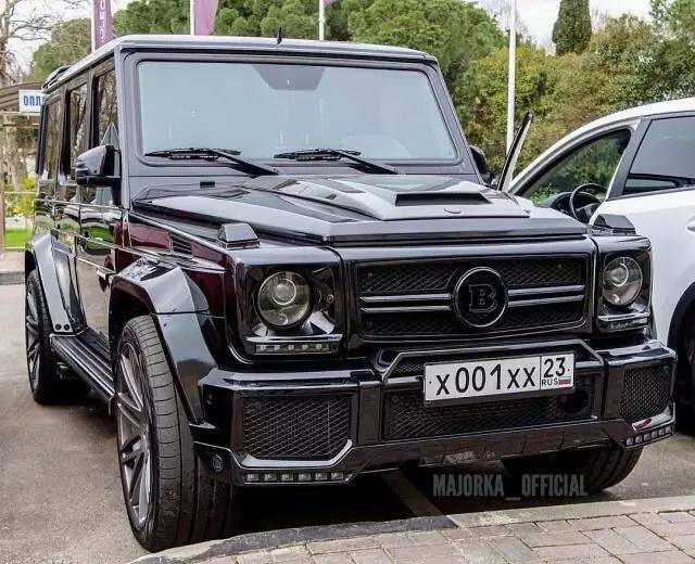 街尾巷子里不起眼的修车店 几万块的烂车都能改成百万奔驰 改造