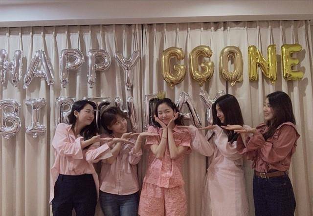 金高|金高银庆30岁生日,穿粉色长裙剪刀切刘海模样高级,露齿笑太治愈