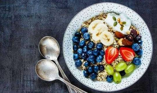 因为|早上吃水果有讲究,这3种水果可以吃,而这5种千万别空腹吃