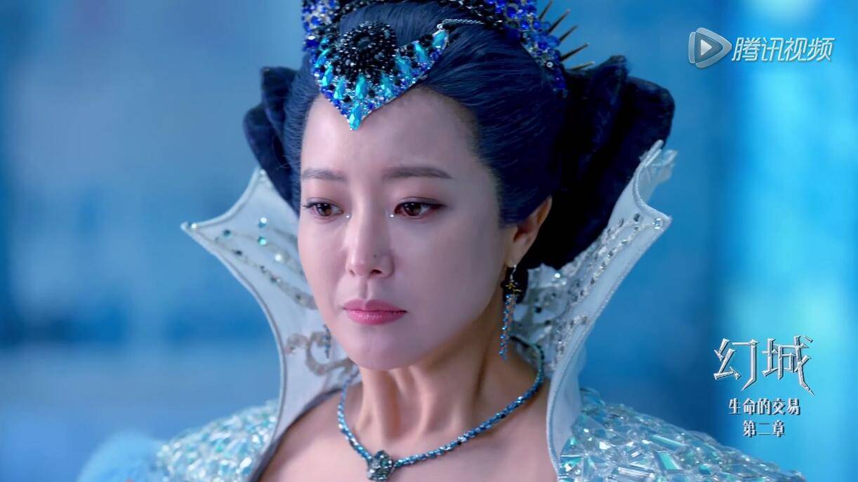 女王|盘点幻城里的奇葩服饰：梨落穿短裙，莲姬穿无袖，女王都爱荷叶领
