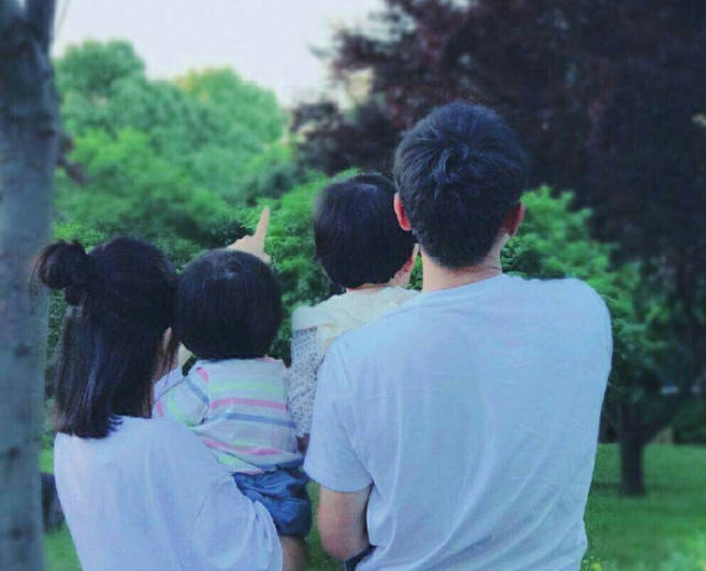 夫妻俩|陪谢娜生产停工四个半月，张杰首次公开露面录节目，将做客《快本》