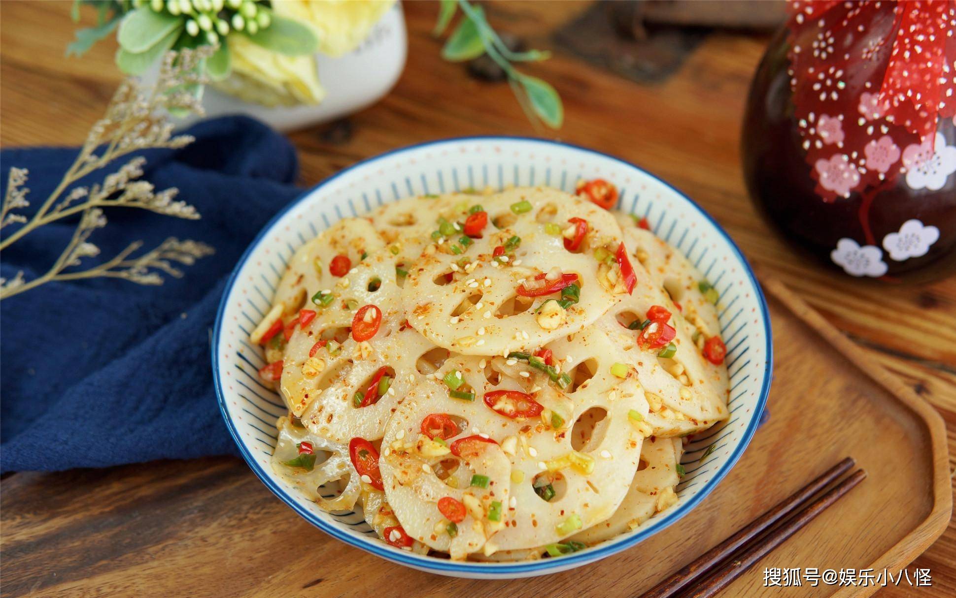 原创夏天做凉拌莲藕焯水就发黑学会一个窍门莲藕白净又爽脆