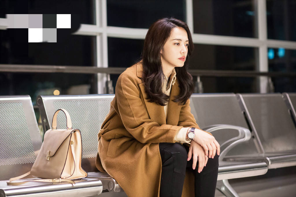 黑色|姚晨一袭包臀裙亮相好优雅！同框57岁刘德华，穿阔腿裤气质又少女