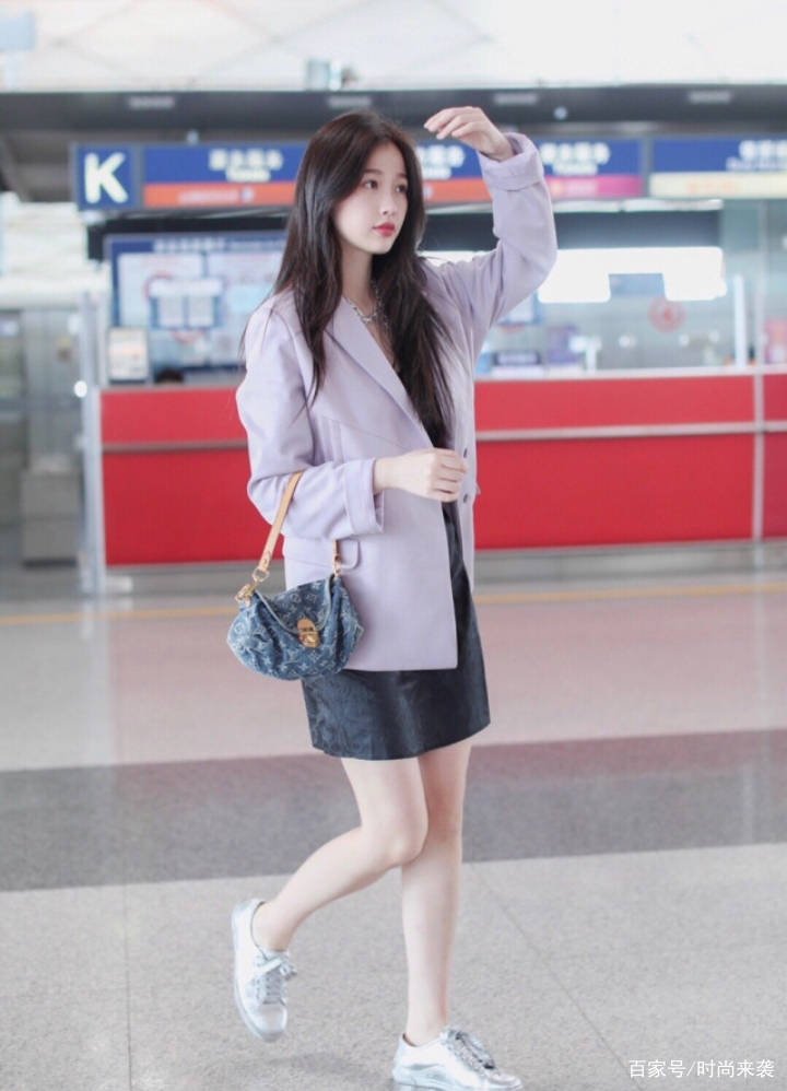上海|虞书欣的夏日清爽装火了,打底裙配藕紫色西服,一股纯美扑面而来