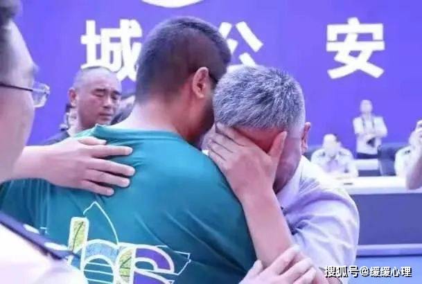 郭新振|寻子24年报废10辆摩托车，刘德华的“儿子”终于找到！但悲剧还没结束......