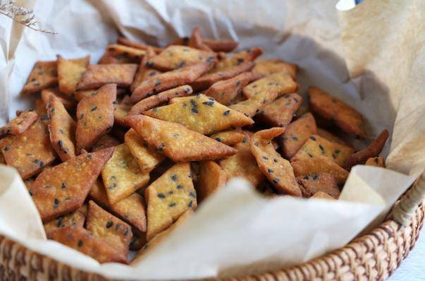 面的|一款好吃到爆的小零食，面粉鸡蛋炸一炸，香酥脆甜不上火