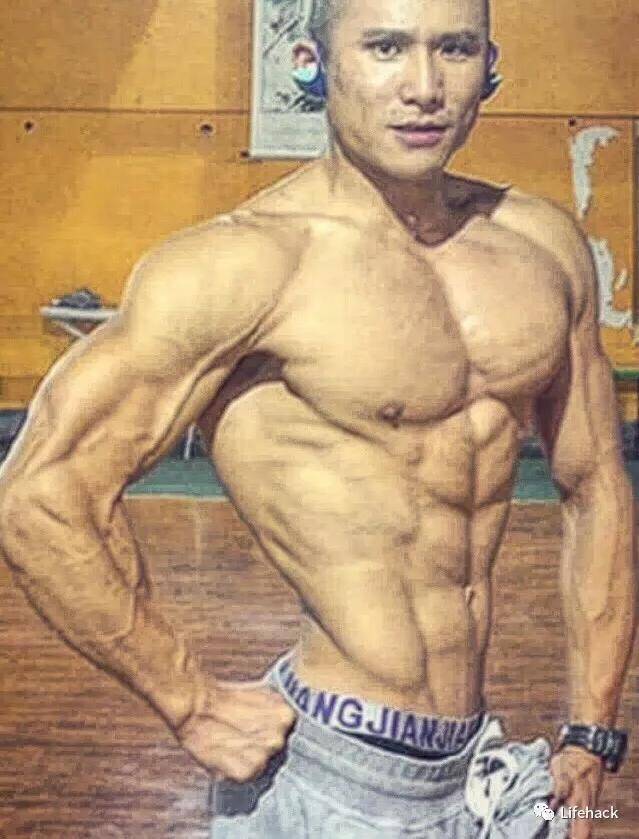 健美|39岁男警察身材照被曝光：撸铁15年成肌肉巨无霸，罪犯都不敢惹他