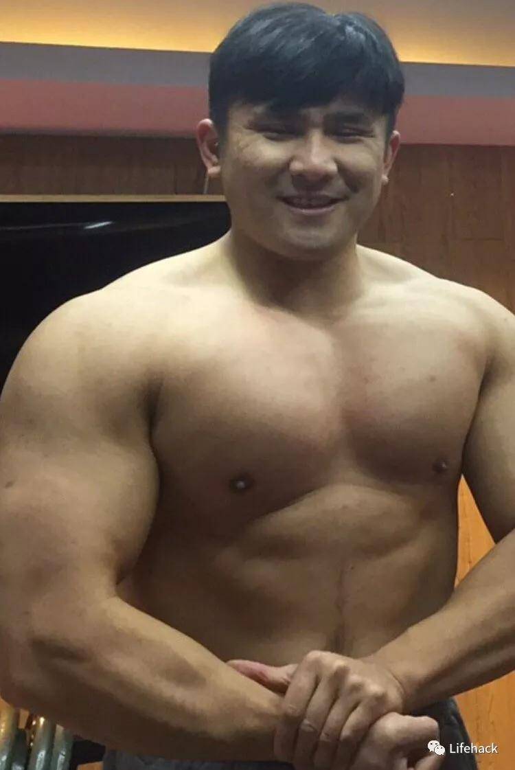 健美|39岁男警察身材照被曝光：撸铁15年成肌肉巨无霸，罪犯都不敢惹他