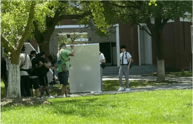 夫妻俩|陪谢娜生产停工四个半月，张杰首次公开露面录节目，将做客《快本》