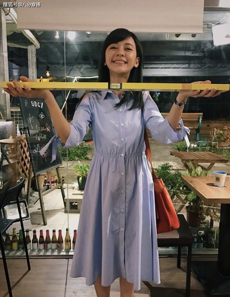 娃娃脸|陈意涵的娃娃脸真有优势，穿浅蓝色透视礼服优雅精致，真不像38岁