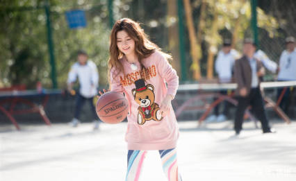 任家萱|《女儿们的恋爱》收官！任家萱穿健美裤赴约张轩睿，网友：理智点