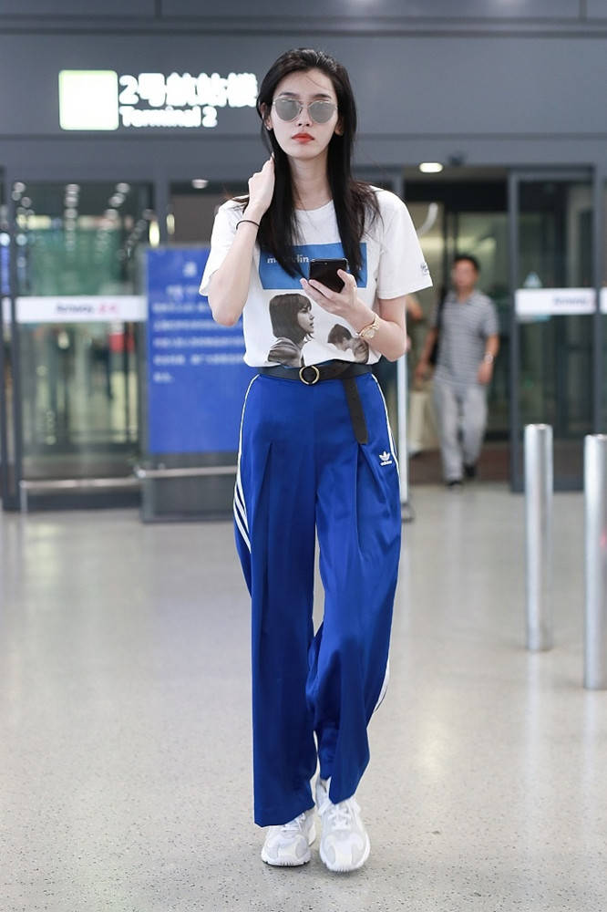 底气|奚梦瑶嫁入豪门有底气,普通长度“校服裤”穿出九分效果,腿真长