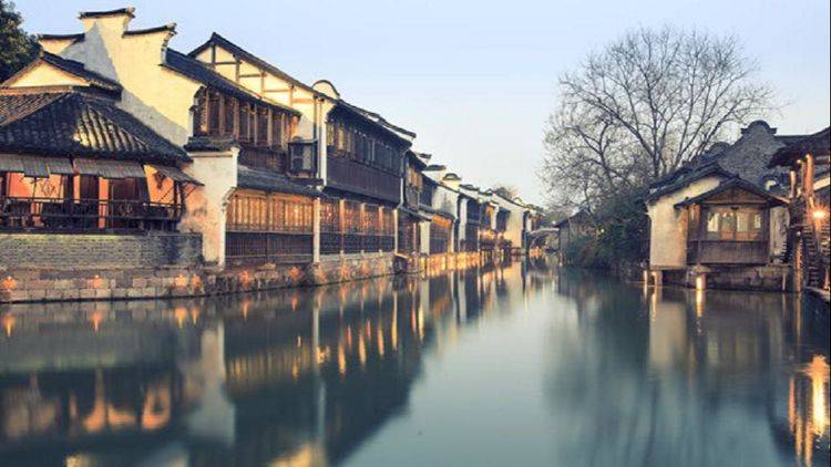 继周庄后，江苏又一古镇出圈，被誉“中国威尼斯”，游客络绎不绝