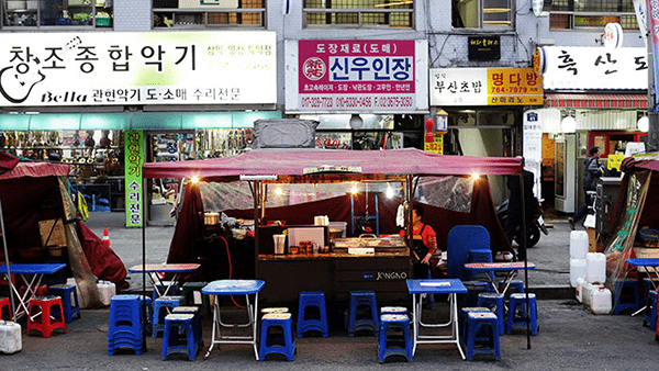 切身感受完韩国的路边摊后,最终发现:原来韩剧里都是“骗人”的