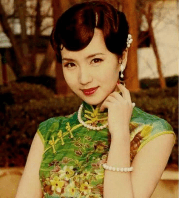 Pick|女星旗袍大赏：赵丽颖、杨幂、热巴、刘亦菲，你Pick谁？