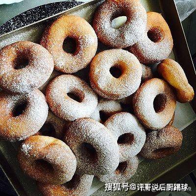 做法|在家里做面包，没有烤箱也可以做，松软香甜，焦香里软，你也试试