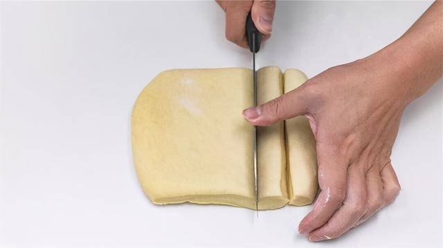 面团|馒头别总蒸，平底锅煎一下，酥脆香甜，孩子的零食都不用买了