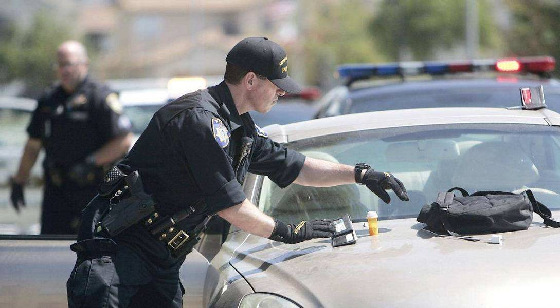 加西亚,从小到大,唯一的梦想就是成为一名优秀的警察,然而加西亚也不