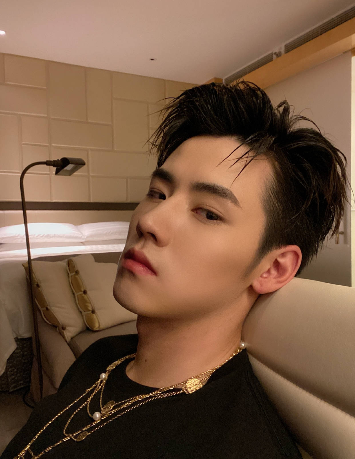 何洛洛|任豪生日前改名，刘也坚持到最后！何洛洛去掉R1SE认证，团魂仍在