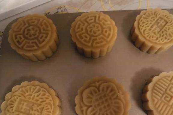 做法|这款月饼做法真简单,口感甜而不腻,提前学会它,中秋送人倍有面