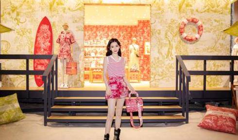 整体|Angelababy最近的穿搭好少女！把dior穿出大小姐感，尽显女神范儿