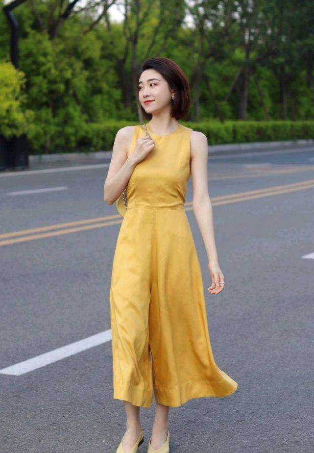服装|平时穿什么才能释放魅力？其实也不难，简约风穿搭简单又好看