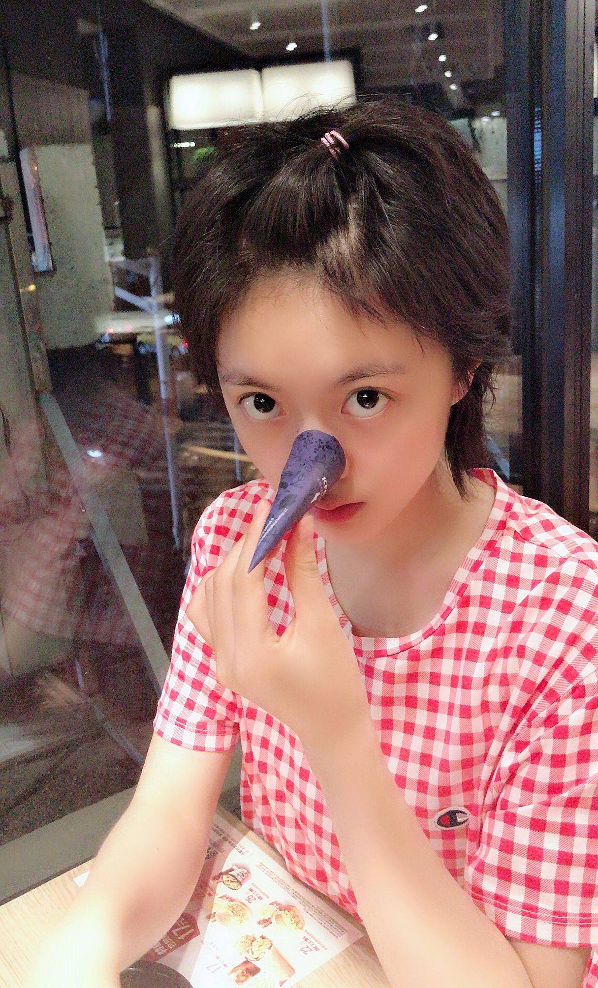 清透|“国民闺女”赵今麦的格纹诱惑，小清新风代言人，00后该有的模样