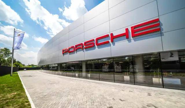 这座全新的保时捷中心由中国正通集团投资建设,总投资近4亿人民币,无