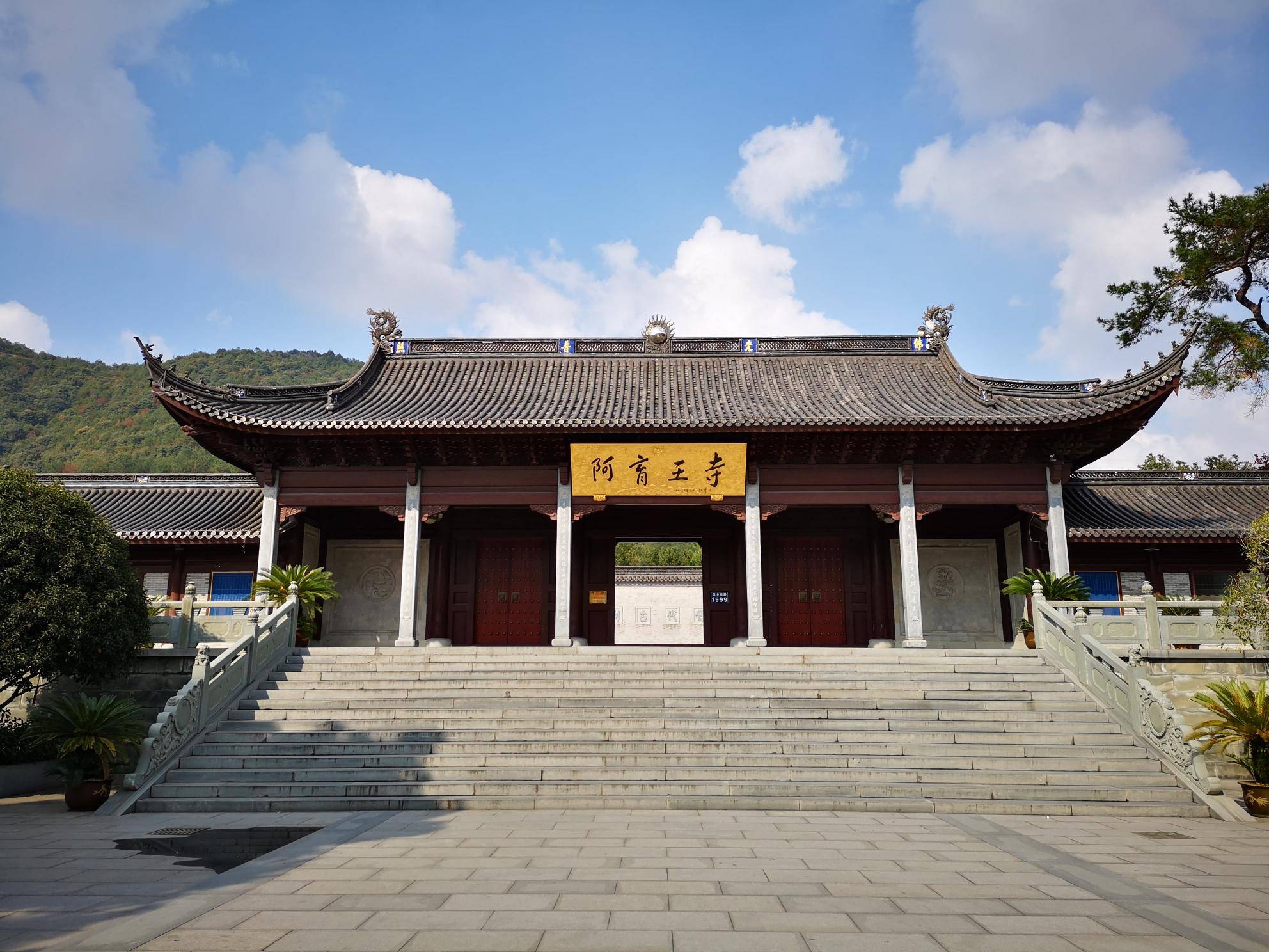 浙江一座寺庙现存殿堂楼阁600余间依山坡构筑