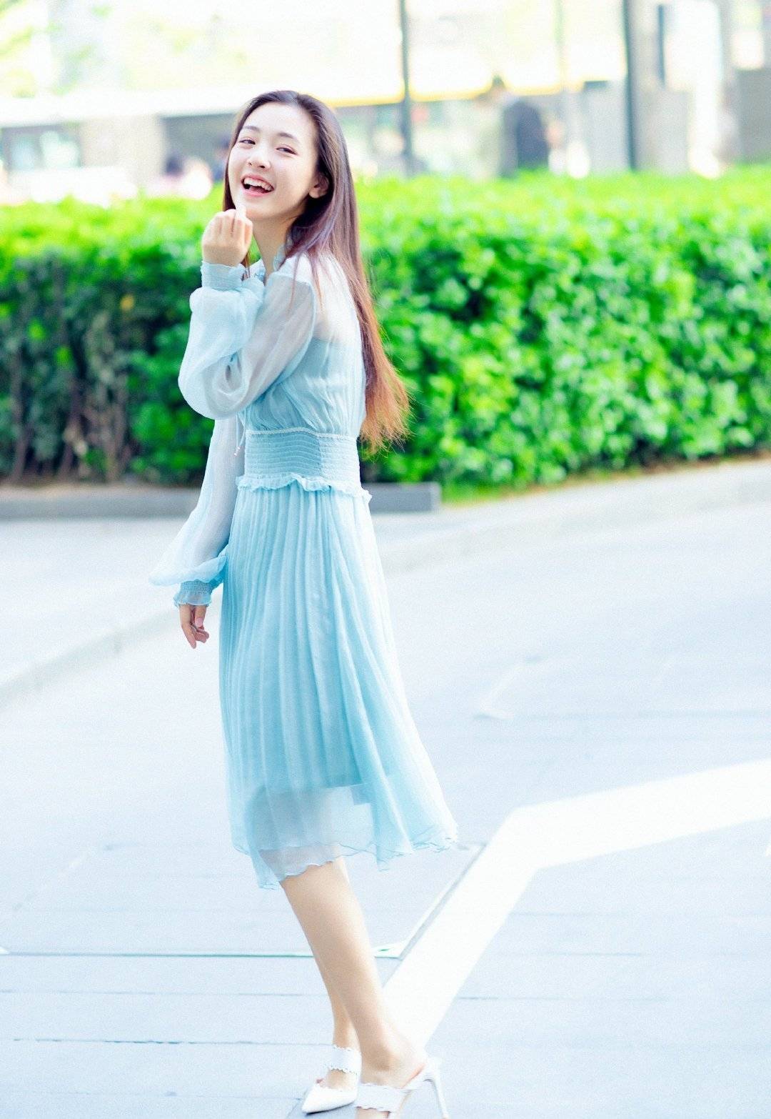 二次元|吴倩不愧是“武大校花”，私服清新甜美宛如二次元少女，太美了