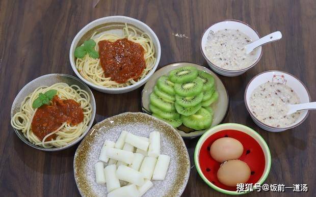 美食|早起20分钟搞定两个孩子的早餐,清爽丰盛有营养,比买的好吃