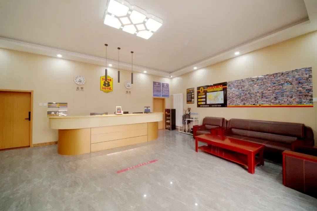 速8酒店丨千里马场湿地公园