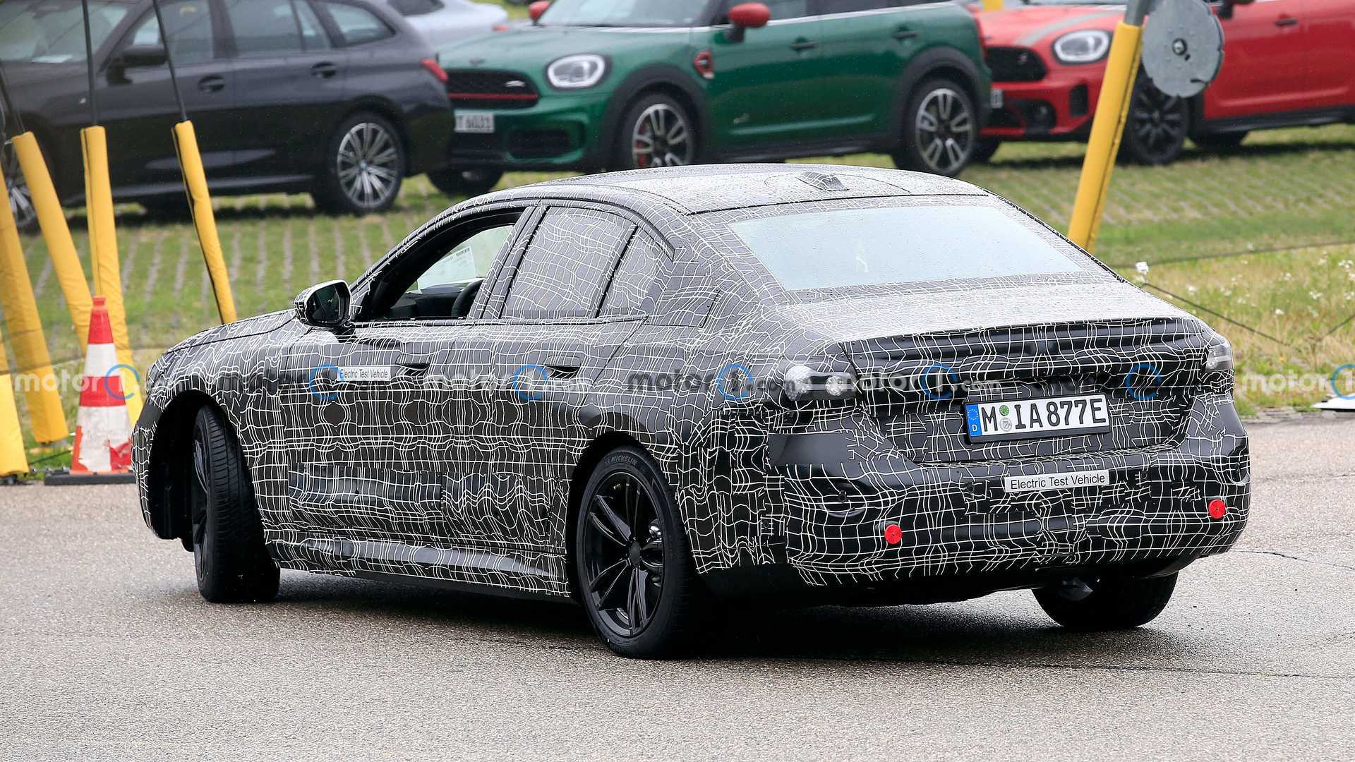 宝马i5最新谍照曝光,5系纯电版本,续航约500km