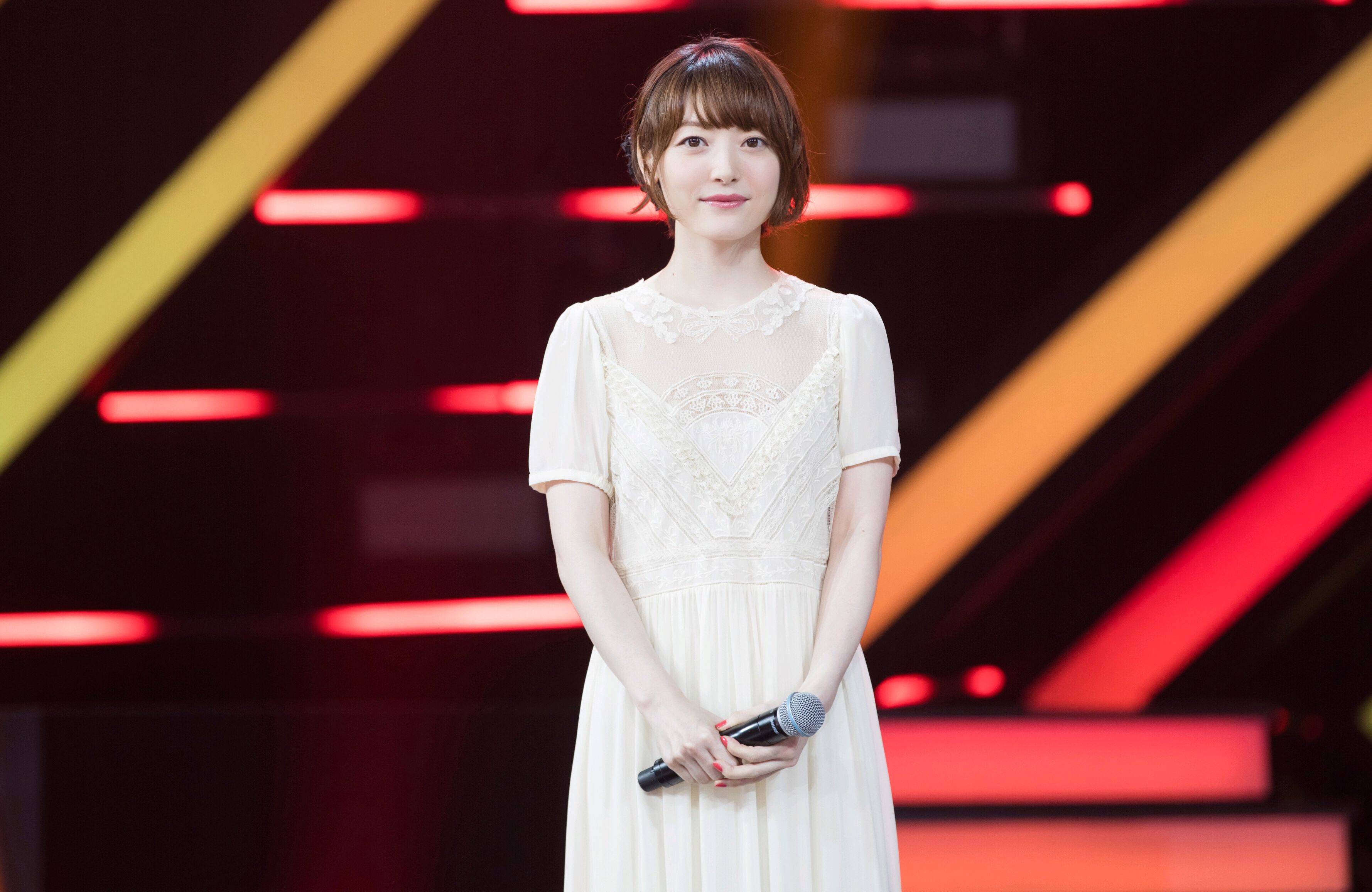 女生|“宅男女神”花泽香菜,不仅声音卡哇伊,私服穿搭更二次元美少女