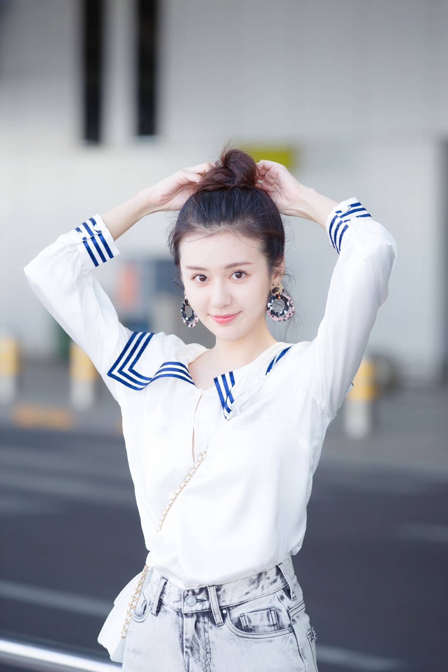 郑合|可爱“女总裁”郑合惠子，时尚一字肩出席活动，酷甜精灵让人心动