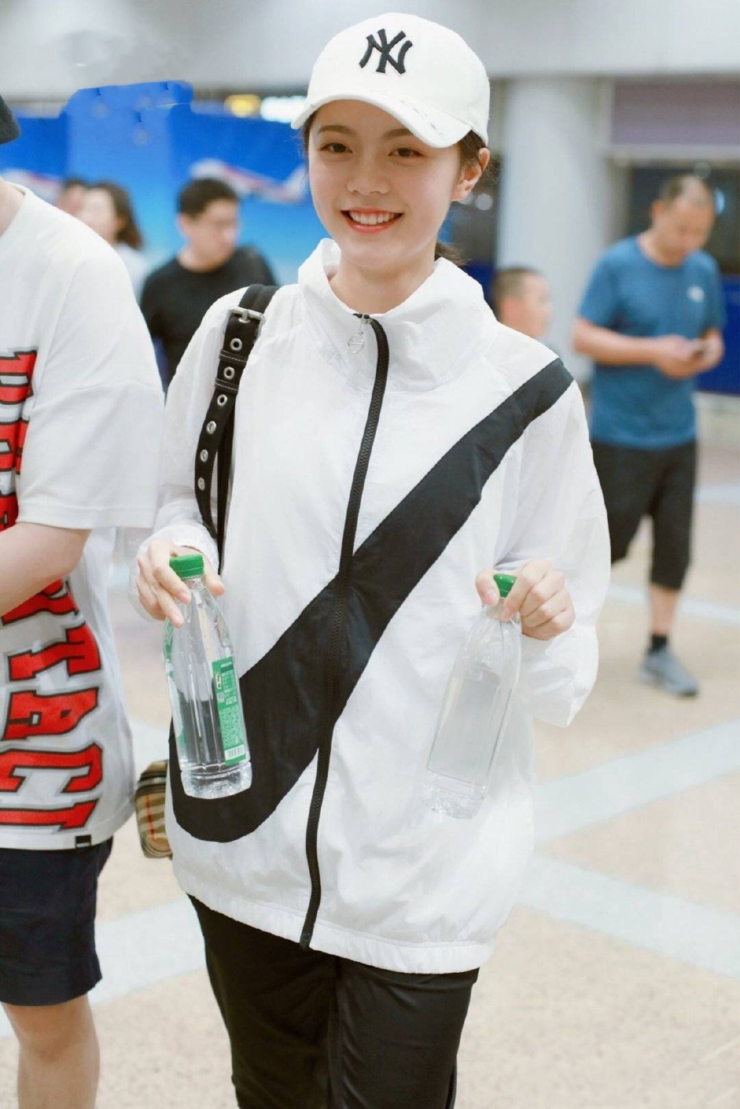 清透|“国民闺女”赵今麦的格纹诱惑，小清新风代言人，00后该有的模样
