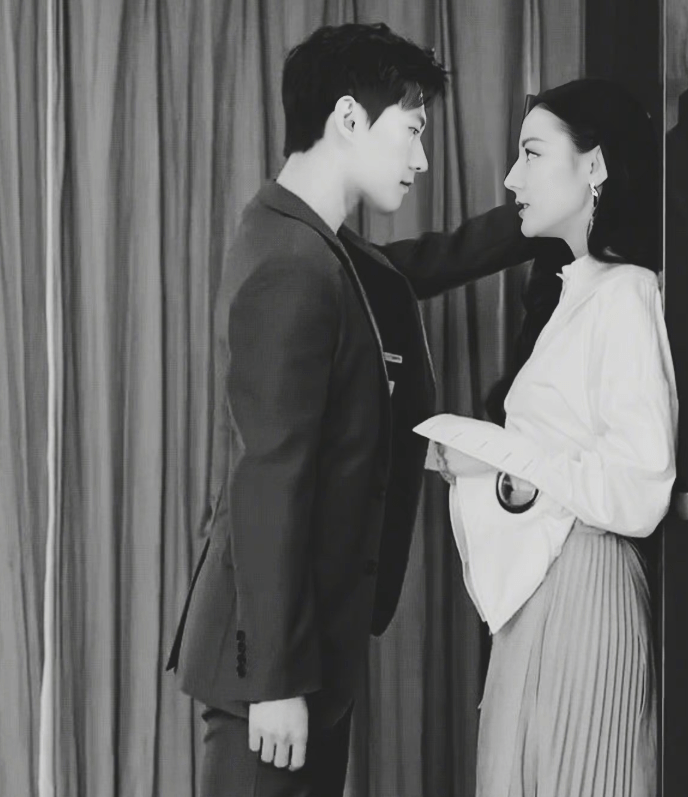 亮点|杨洋壁咚迪丽热巴花絮曝光，二人同框氛围感超强，身高差却成亮点