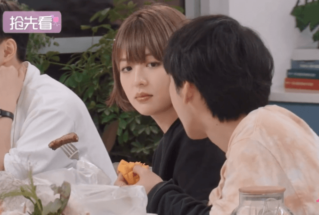 马董|心动4：“方陈式CP”感情升温，女三喂男二牛排，马董都看酸了